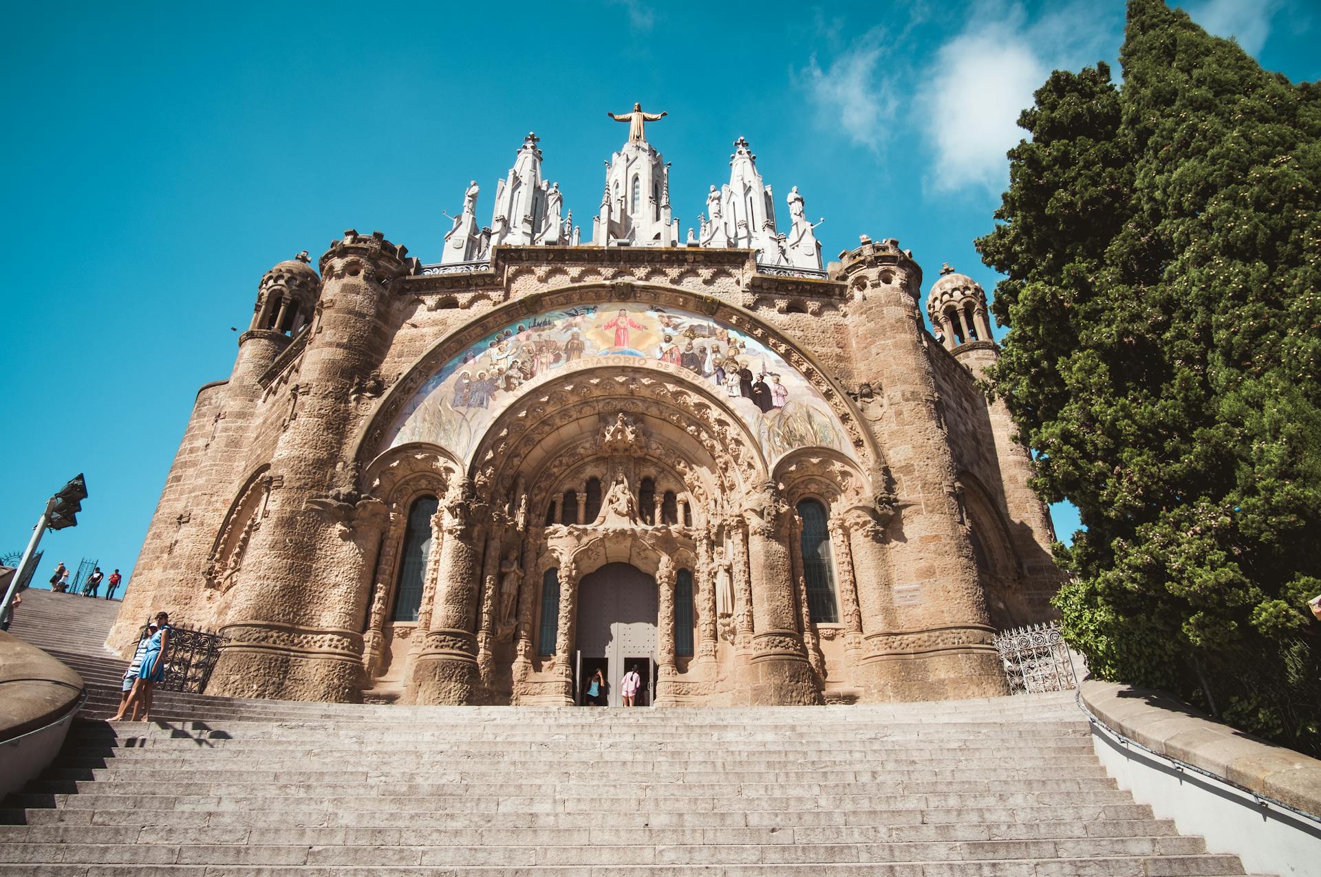 Barcelona February Festivals 2026: A First-Timer Expat Guide to Santa Eulalia, Llum Barcelona, and Carnival